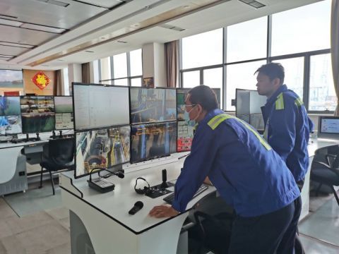 新春走基层丨跟码头一起成长，最大的收获是创新思维——记青岛港全自动化码头工程技术部桥吊主管王培山